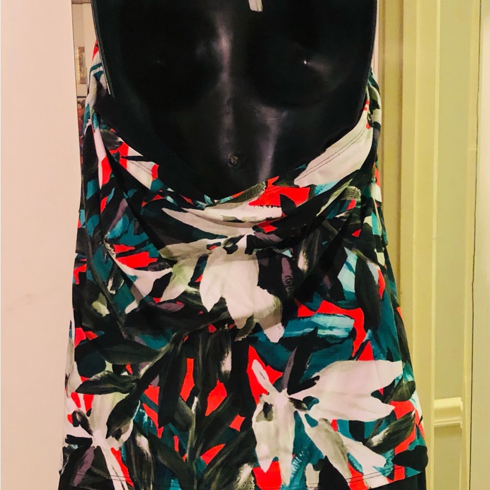 SwimSuit ready for you. Enjoy thus multi top and bottom